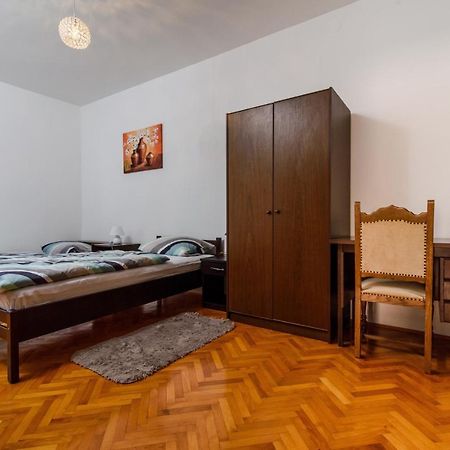 Apartments With A Parking Space Kastel Kambelovac, Kastela - 15480 Exterior photo