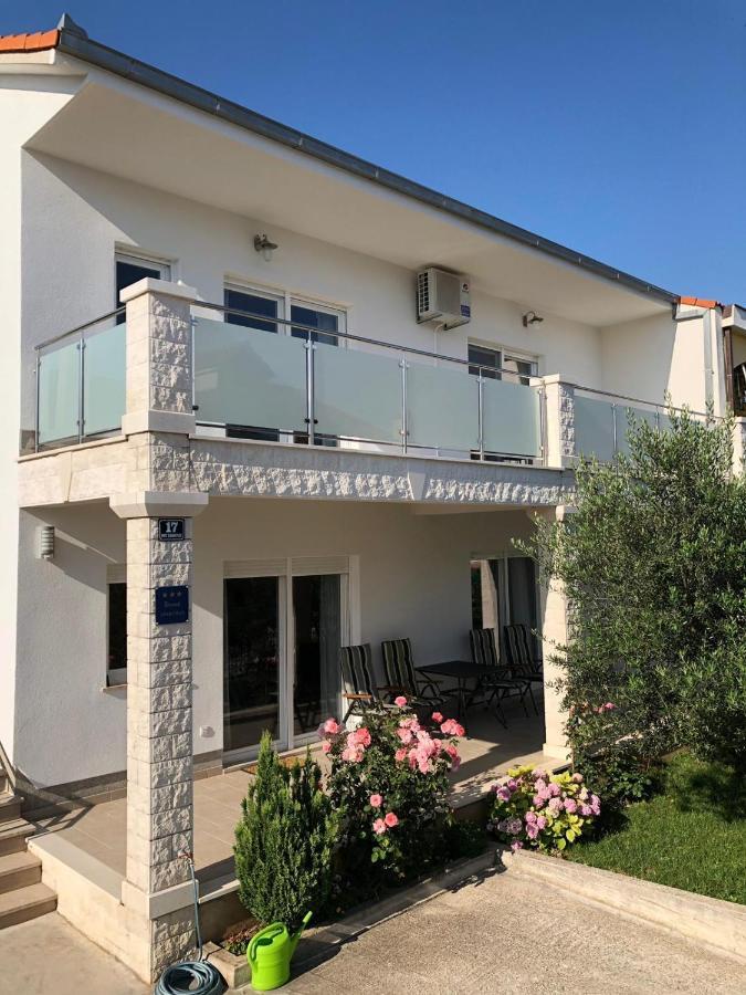 Apartments With A Parking Space Kastel Kambelovac, Kastela - 15480 Exterior photo