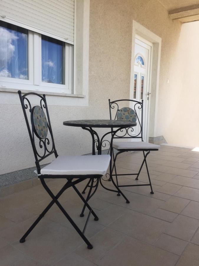 Apartments With A Parking Space Kastel Kambelovac, Kastela - 15480 Exterior photo