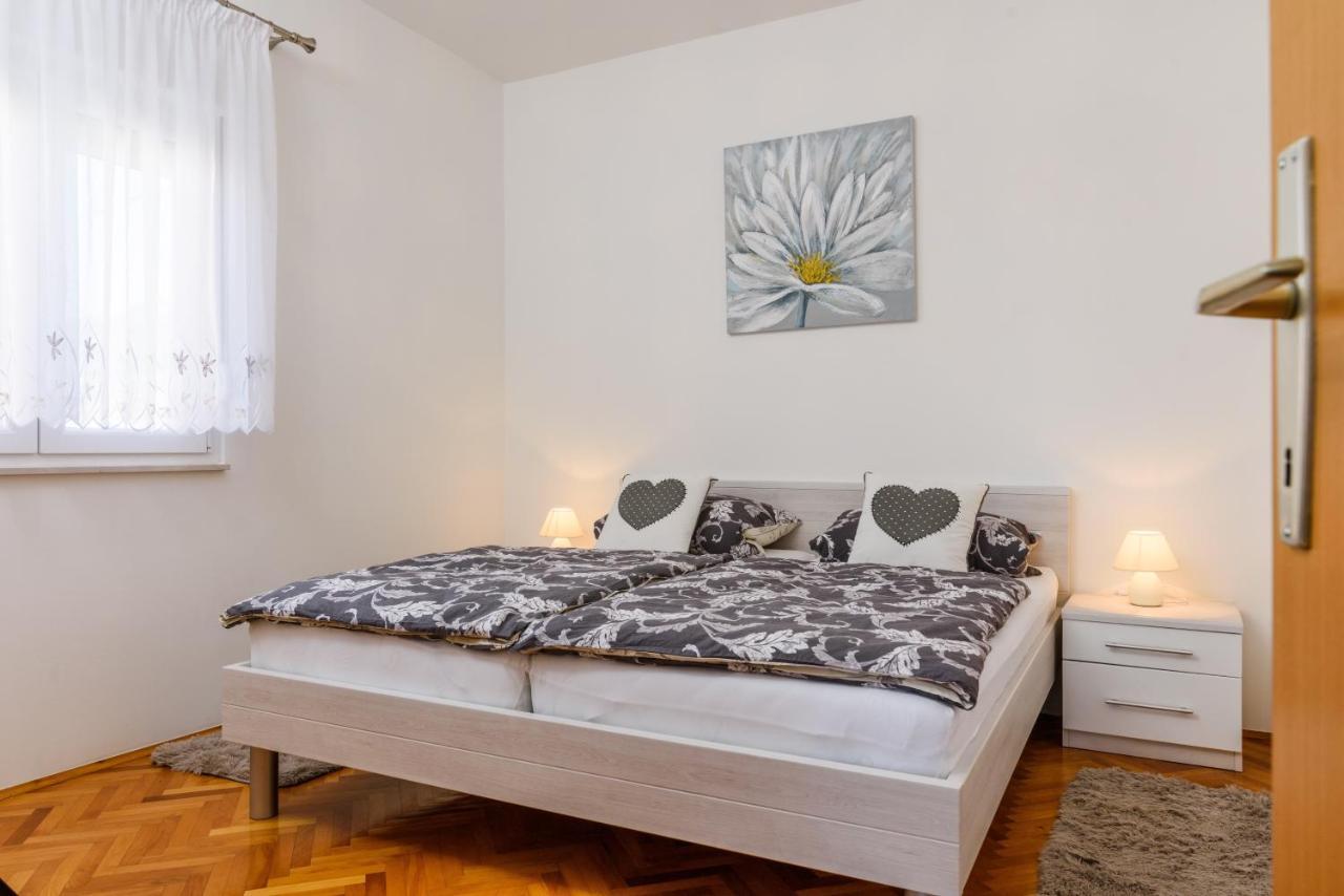 Apartments With A Parking Space Kastel Kambelovac, Kastela - 15480 Exterior photo